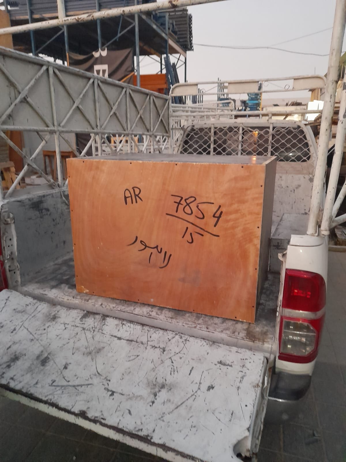 Furniture Cargo Shipping from Deira Dubai to Lahore Pakistan